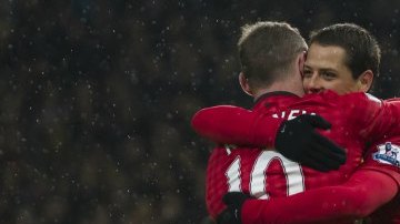 Javier "Chicharito" Hernández colaboró con dos goles para el Manchester United