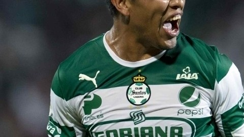 Rodolfo Salinas hizo el 1-0 para el Santos Laguna.