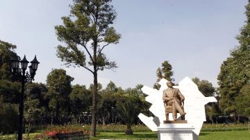 Así lucía la estatua de Heydar Aliyev.