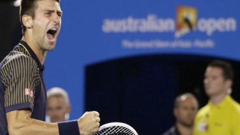 Djokovic es el primero que se corona tres veces seguidas en Melbourne.