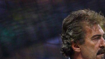 Ricardo La Volpe afirmó que se reunirá con los directivos del Atlante para determinar si deja el banquillo.