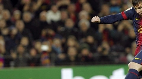 Lionel Messi marcó cuatro goles  en el triunfo  de Barcelona 5-1 sobre  el Osasuna, mientras Cristiano Ronaldo aportó tres en la victoria del Real Madrid 4-0 ante Getafe.
