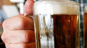 El consumo de alcohol en exceso causa   23,000 muertes  cada año entre mujeres en Estados Unidos.