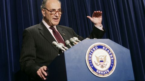 Charles Schumer (Nueva York) está entre los ocho senadores que se espera avalen el lunes más tarde los nuevos principios.