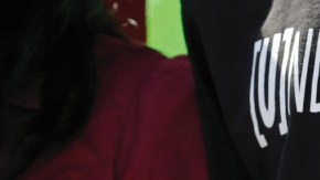 Activistas a favor de la reforma migratoria unían las manos ayer en un acto frente a la Torre de la Libertad  en Miami, Florida