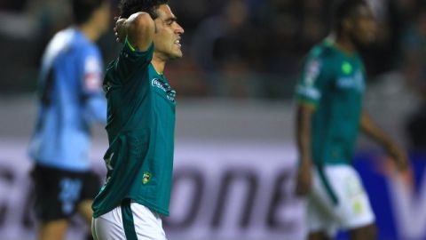 Nery Castillo, quien aquí se lamenta, nada pudo hacer para evitar la eliminación de la Fiera al ingresar a la cancha de cambio al minuto 69.