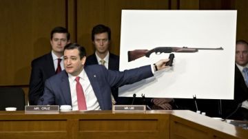Senadores como Ted Cruz, insistieron en que la solución no se encuentra en la restricción para la venta de armas, sino en los castigos que se aplican a criminales.