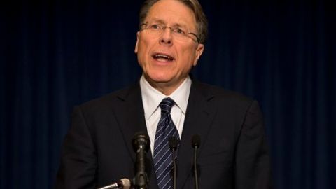 Lapierre insistió en que el uso responsable y seguro de las armas que la NRA practica no está relacionado con el acceso a las armas de los criminales o enfermos mentales.