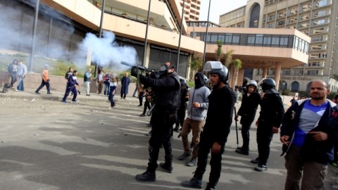Los disturbios en Egipto estallaron el viernes, en el 2do. aniversario del inicio de la revolución que derrocó al régimen de Hosni Mubarak.