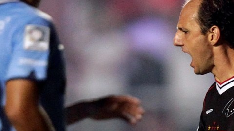 Rogerio Ceni, del Sao Paulo,  es el portero más goleador en el mundo.  Anotó uno de penal frente al Bolívar.