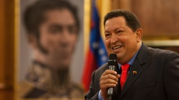 Hugo Chávez continúa recuperándose.