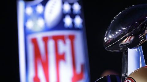 Imagen del trofeo Vince Lombardi que se disputa esta noche.