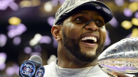 Ray Lewis se despidió este domingo como jugador profesional, con dos títulos