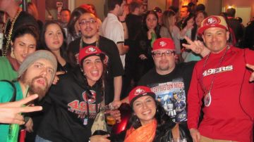Aficionados de los 49ers reunidos en calles de Nueva Orleans; llegaron desde California y otros lugares de Estados Unidos.