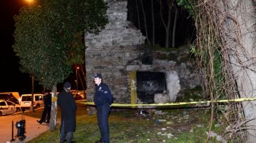 En las inmediaciones de unas antiguas ruinas, en Estambul, Turquía, la Policía buscaba ayer evidencia forénsica de la asesinada neoyorquina Saraí Sierra.