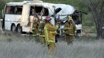Destruido quedó el autobús en el cual viajaban 38 turistas mexicanos.