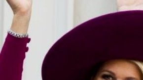 En anticipación de nuevas dudas incómodas, Máxima dijo al primer ministro que sus padres no asistirán tampoco a su entronización.