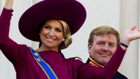En anticipación de nuevas dudas incómodas, Máxima dijo al primer ministro que sus padres no asistirán tampoco a su entronización.