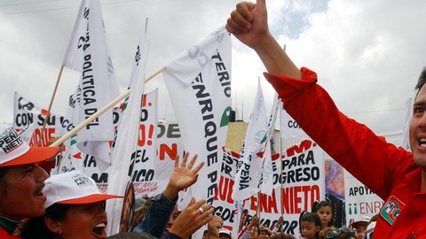 El candidato presidencial del PRI y hoy presidente de México, Enrique Peña Nieto en plena campana electoral. EE.UU. negó hoy presión al mandatario y al Ejército mexicano en caso Ochoa.