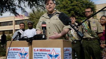 Más de un millón de personas ha pedido que se le permita a homosexuales y lesbianas pertenecer a la organización de los Boys y Girls Scouts.