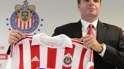 Dennis Te Kloese en rueda de prensa en Guadalajara, donde fue presentado como presidente deportivo del equipo Chivas de Guadalajara, el club más popular del fútbol mexicano, el 26 de diciembre de 2012.