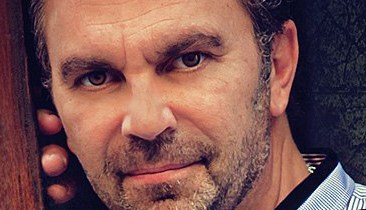 Mijares espera seguir cantando y componiendo.