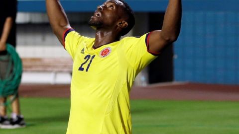 Jackson Martínez, la estrella del Oporto dejó su sello frente a Guatemala a los 24 y 32 minutos.