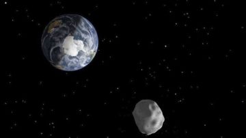 Recreación  del paso del asteroide 2012 DA14 a través del sistema Tierra-Luna el próximo 15 de febrero.