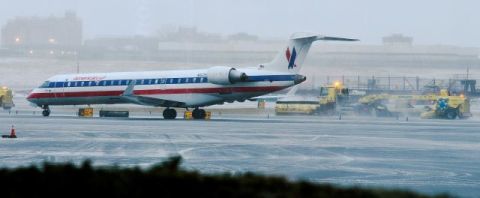 Un avión en el aeropuerto LaGuardia.