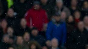 Los Red Devils superaron 2-0 al Everton para seguir como líderes de la Premier League.