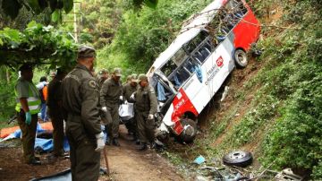 El autobús que llevaba a los aficionados en la localidad de Tomé, Chile cayó en un precipicio leugo de perder el control.