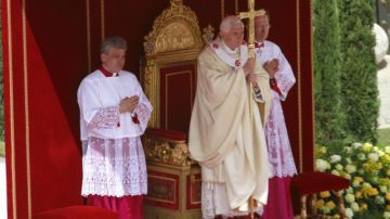 El portavoz de Benedicto XVI, Federico Lombardi, destacó hoy que el Pontífice ha tomado la decisión en plenas facultades mentales.