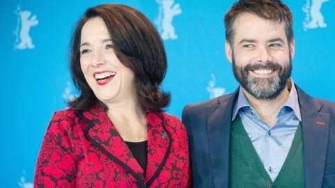 El director Sebastián Lelio y la actriz Paulina García en Berlín tras presentar su filme 'Gloria'.