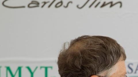 Los magnates Carlos Slim y Bill Gates inauguran en el corazón de México, el centro de investigación de trigo y maiz CIMMYT.