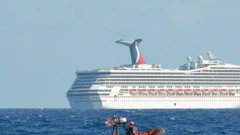 El crucero “Triumph”, con 4,200 pasajeros, se quedó a la deriva en el Golfo de México.