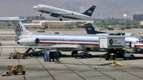 La edición electrónica de The Wall Street Journal da como un hecho la fusión entre American Airlines y US Airways.