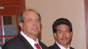 Los integrantes de la 'Rondalla Voces Románticas de Chicago' quieren enseñarles a los jóvenes sobre el romanticismo con su música.