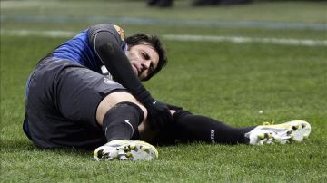 El rostro de Diego Milito evidencia la intensidad del daño que sufrió ayer durante el partido ante el Cluj rumano.