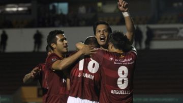 Los Tecos celebran el gol de Juan Pablo Alfaro para el 1-0 sobre Morelia, pero al final les igualaron.