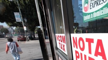 Un grupo de abogados alertaron acerca de los   fraudes que se cometen en trámites migratorios  a través de notarios.