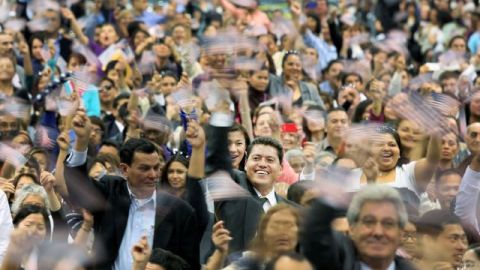 La ciudadanía es un estatus que trae muchos beneficios al que lo asume, particularmente en derechos cívicos y ganancias económicas.