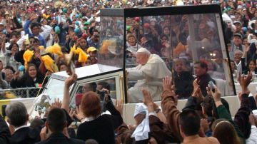 Presentan en la Santa Sede, milagro para lograr la santidad de Juan Pablo II.