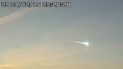 Autoridades rusas informaron que no fue una lluvia de meteoritos, sino un meteorito que impactó cerca dde la ciudad de Saktí.