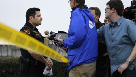 Comando policial en Grapevine, Texas, para la captura del prófugo Alberto Morales, que apuñaló a uno de sus escoltas policiales y se escapó en Dallas, cuando estaba siendo trasladado desde Florida a Nevada.