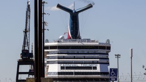 El Triumph a su llegada a Mobile, en Alabama, EEUU. Sus pasajeros vivieron condiciones paupérrimas en aguas del Golfo de México.