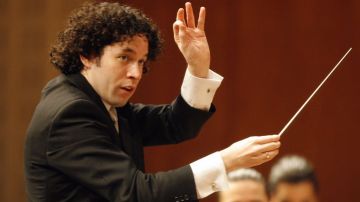 El maestro Gustavo Dudamel, es el director de la Orquesta Sinfónica Simón Bolívar.