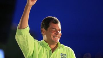 El presidente de Ecuador, Rafael Correa, se perfila para la reelección, según sondeos