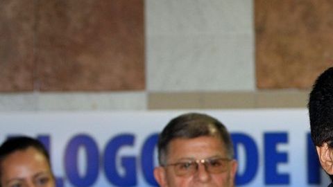 Luciano Marín Arango, alias "Iván Márquez", el número dos de las FARC deseó a Hugo Chávez una "pronta recuperación".