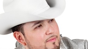 Roberto Tapia  se encuentra con la promoción de su más reciente material discográfico titulado "El Muchacho"