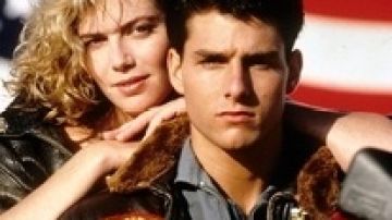 Kelly McGillis y Tom Cruise en una foto de promoción de 'Top Gun', estrenada en 1986.